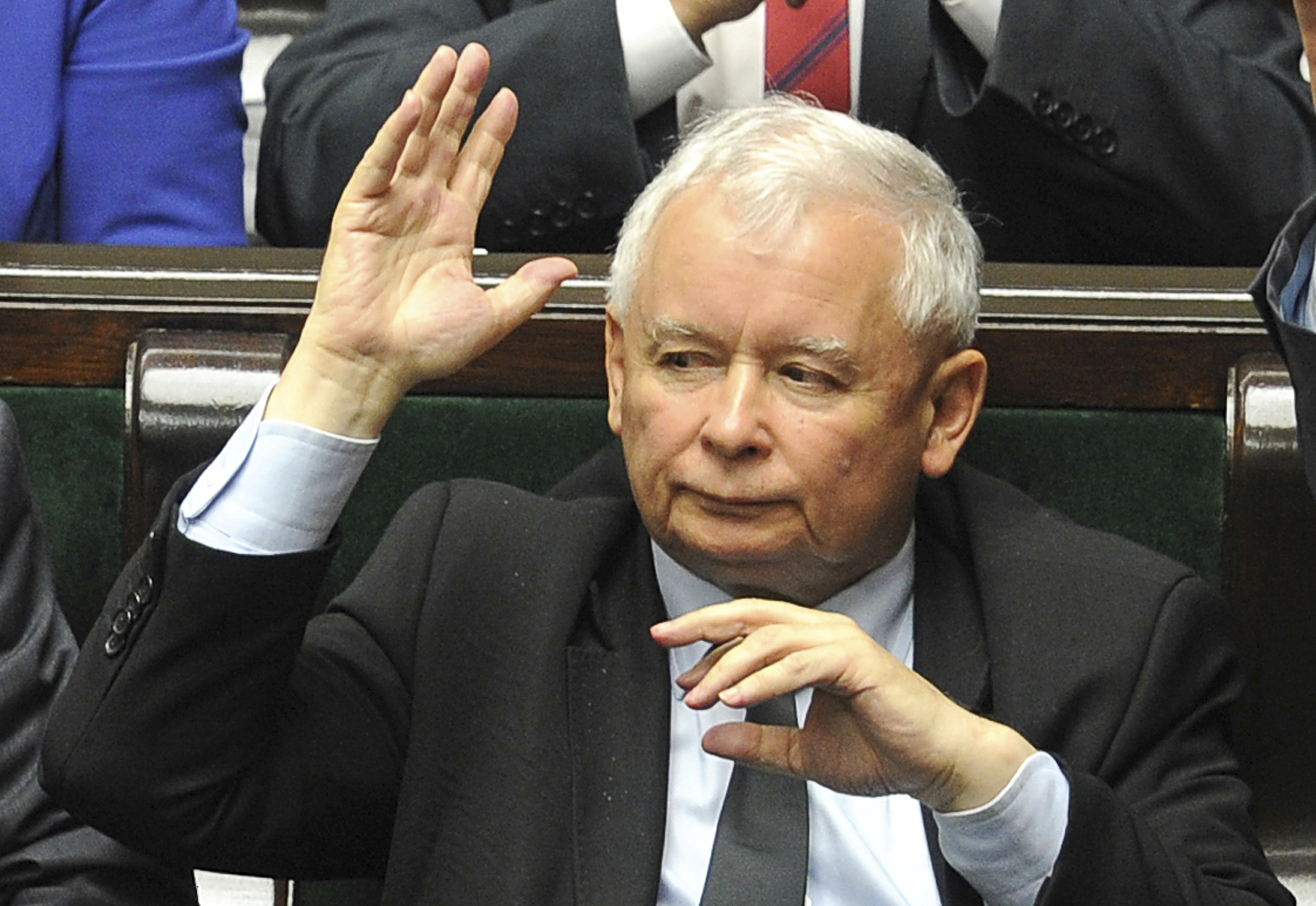 Ярослав Качински - лидер на партията Право и справедливост, гласува ”за” закона