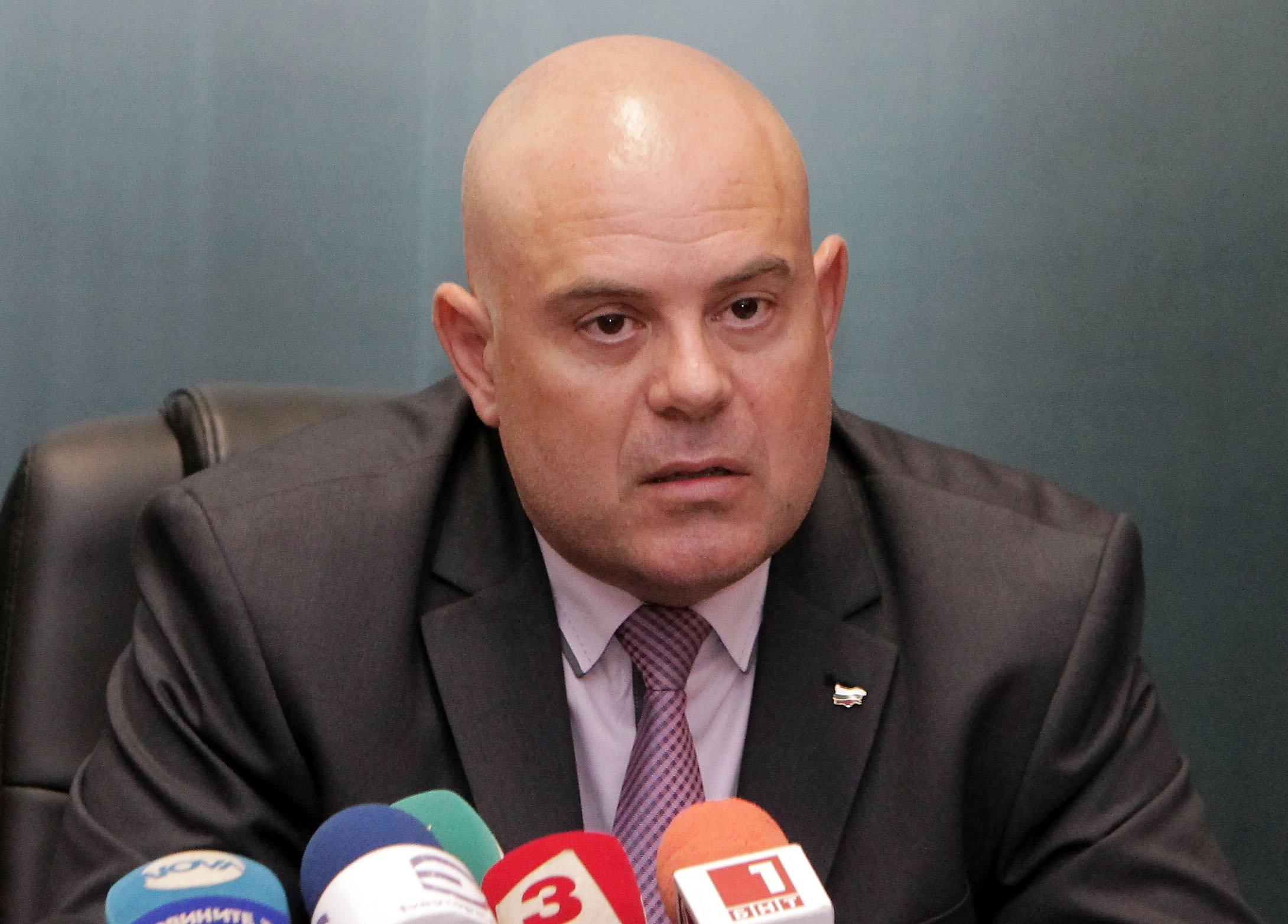 Иван Гешев: За ръководителят ще искаме постоянно задържане, за останалите шест парична гаранция