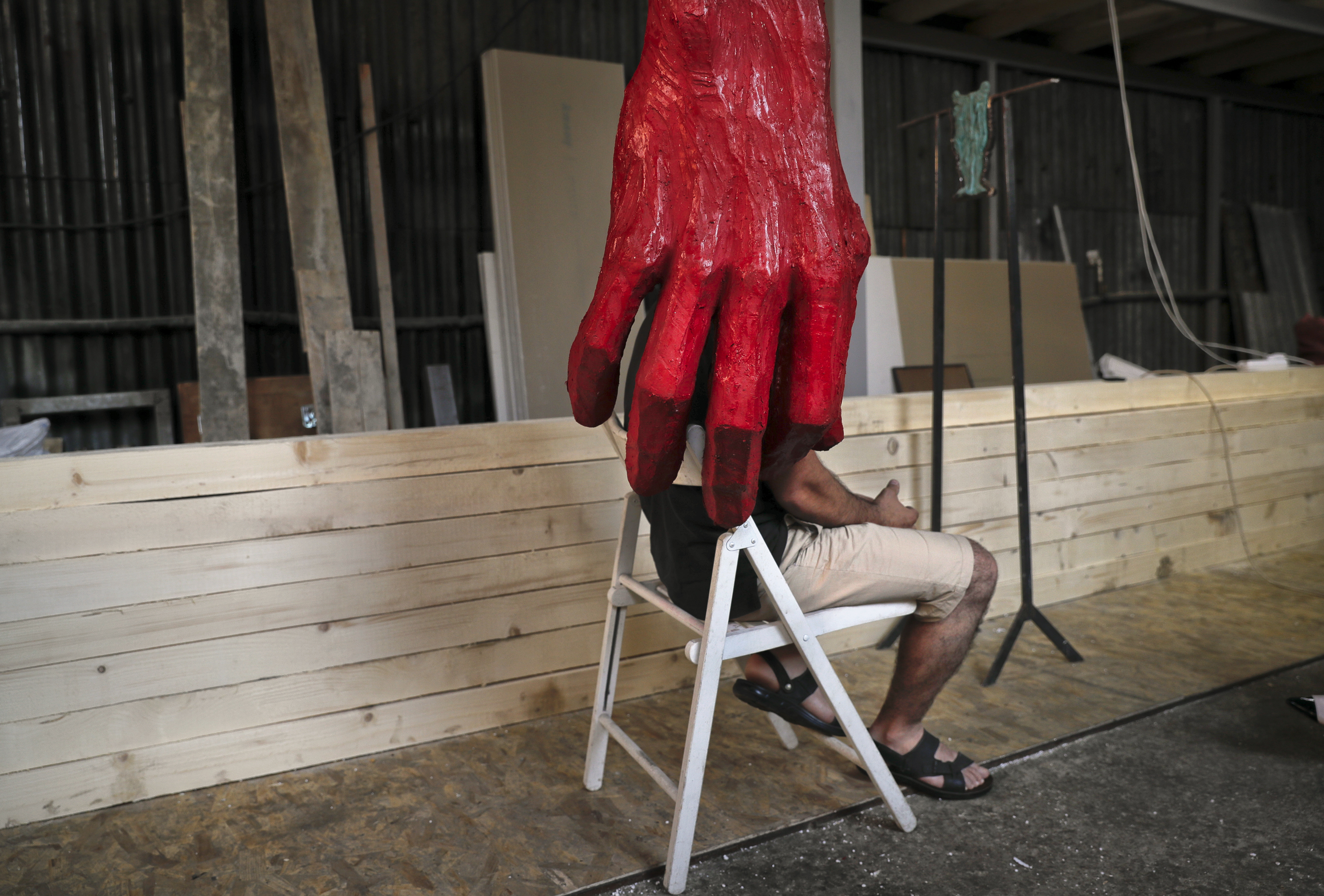 Колекцията от 11 скулптури цели да покаже жестоките методи на комунистите