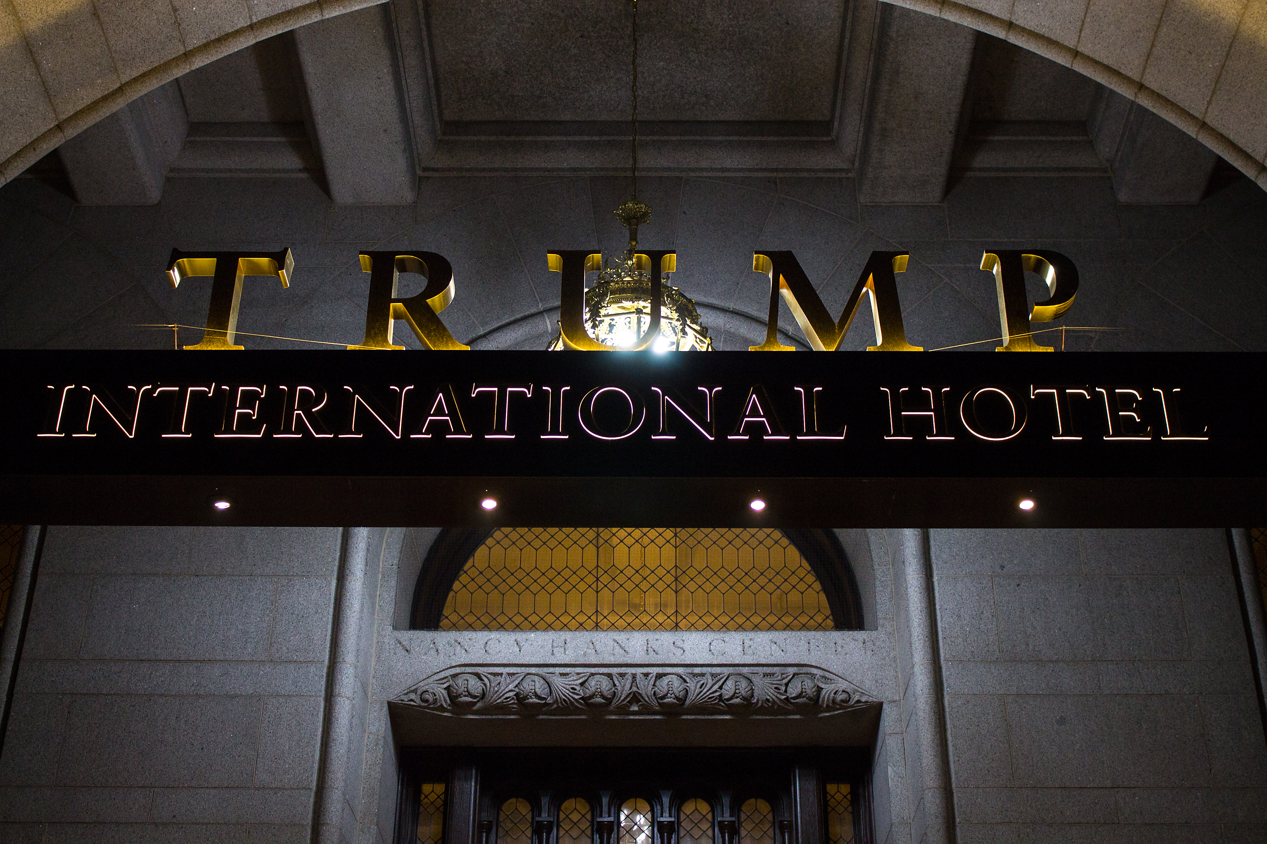 Хотел ”Тръмп интернешънъл” във Вашингтон носи големи приходи на фамилията