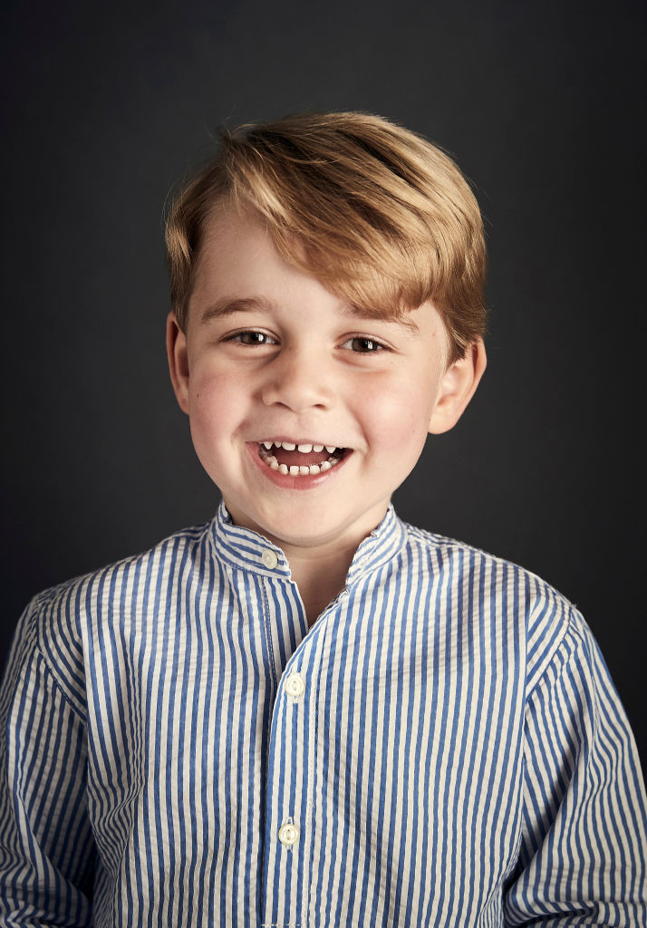 Катрин и Уилям разпространиха нов официален портрет на принц Джордж за 4-я му рожден ден