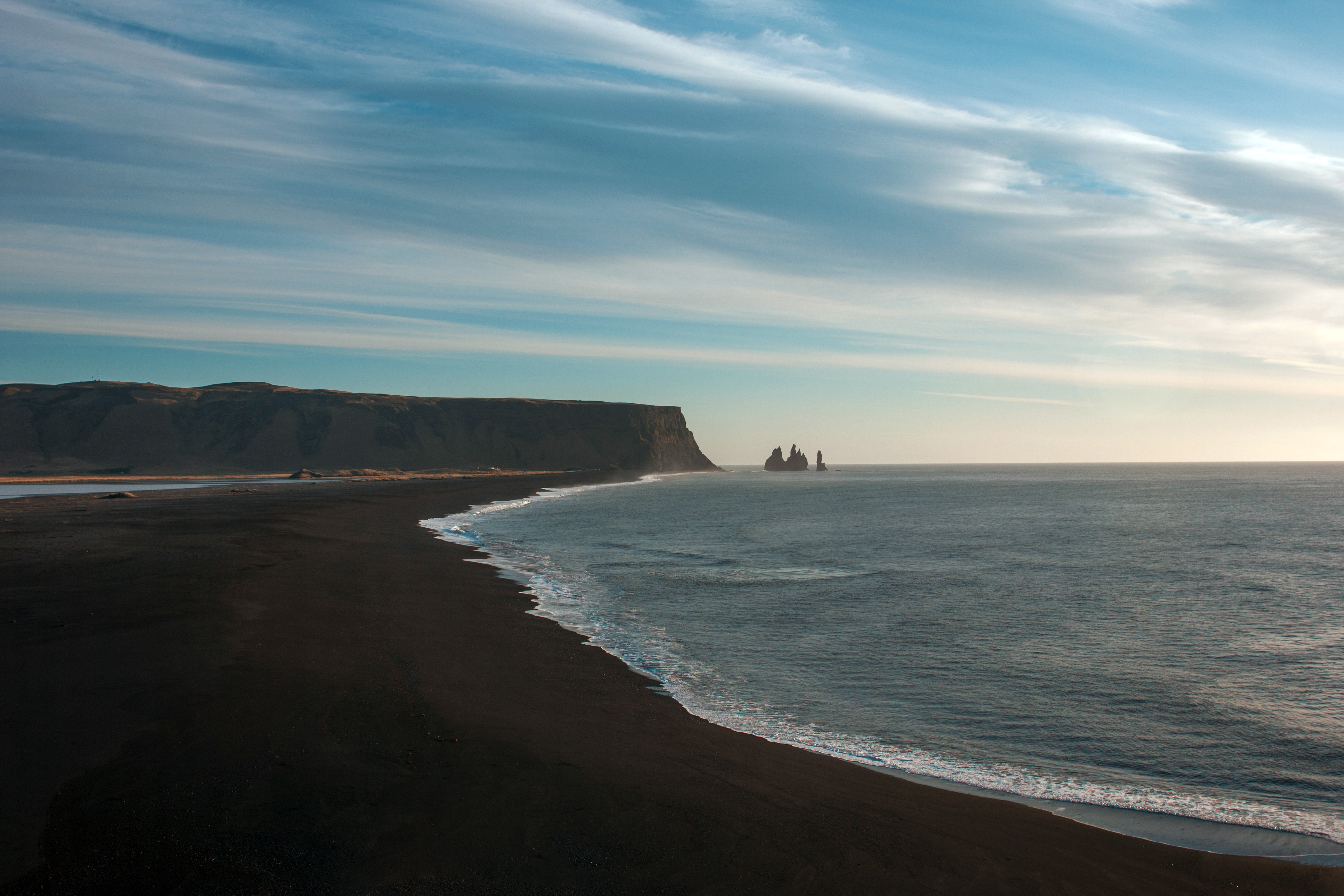 Корабът с ценния сандък е открит на морското дъно на 190 км (120 мили) югоизточно от Исландия
