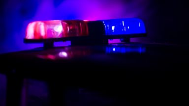 Тежкотоварен камион превозващ цитрусови плодове се е обърнал тази нощ