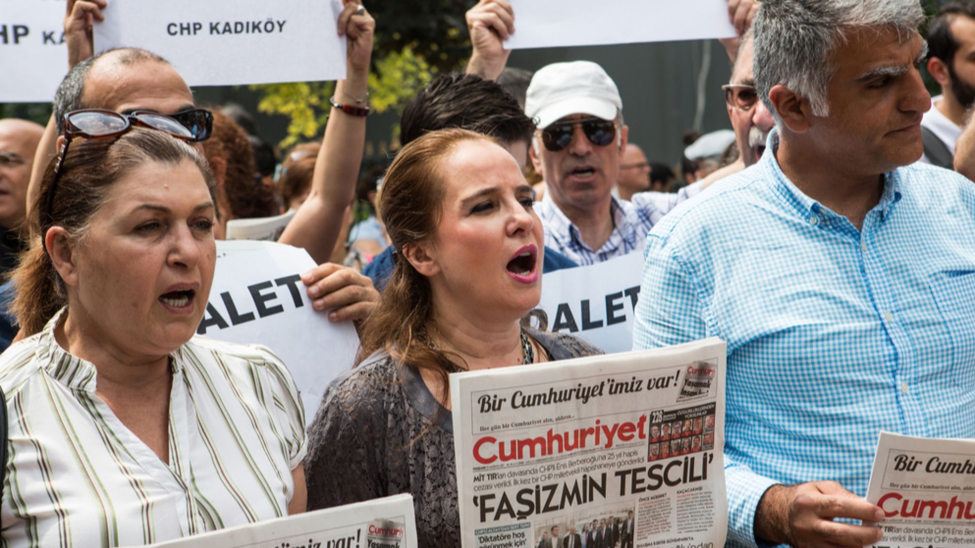 Турският журналист Кадри Гюрсел бе върнат в затвора днес след