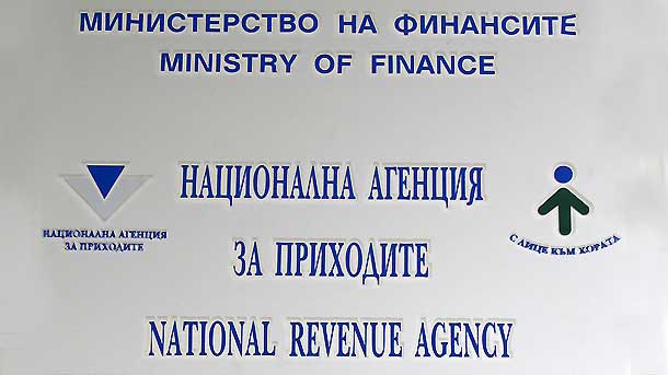 Служители на НАП отнеха касовата наличност на търговски обект в Добрич заради дългове