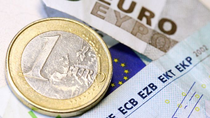Еврото отбеляза близо двегодишен максимум спрямо долара