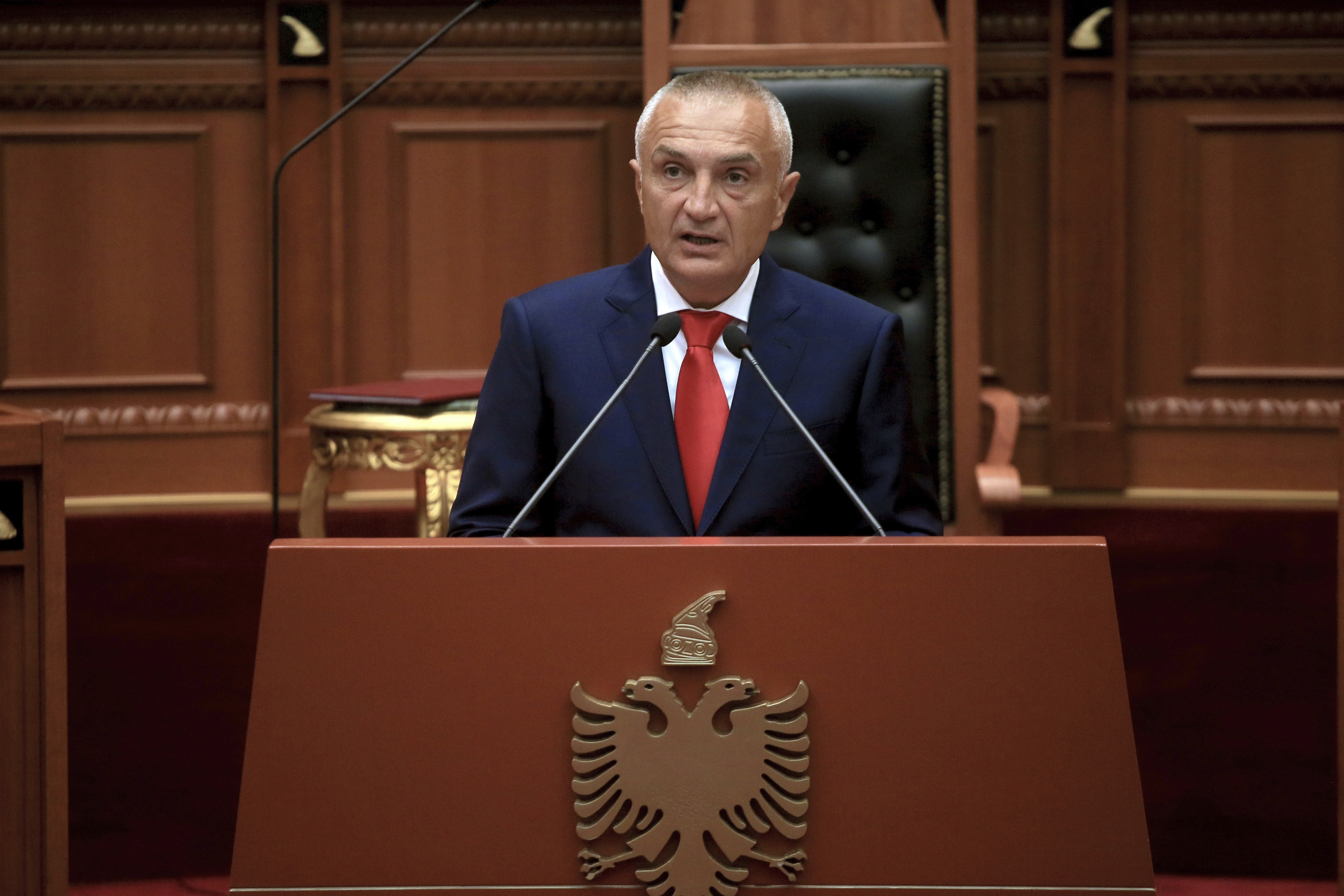 Илир Мета полага клетва като президент на Албания