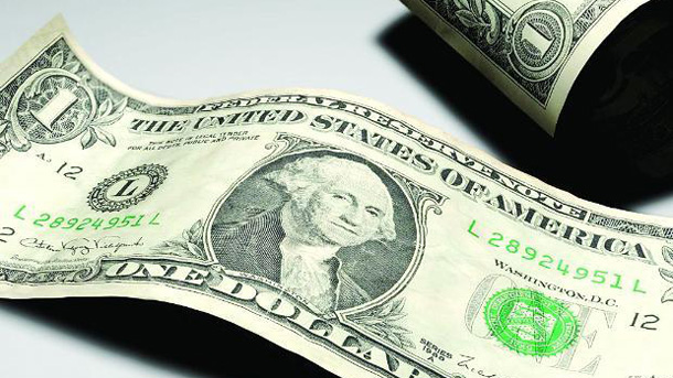 Доларът поевтиня до 13-месечен минимум, а лирата се стабилизира