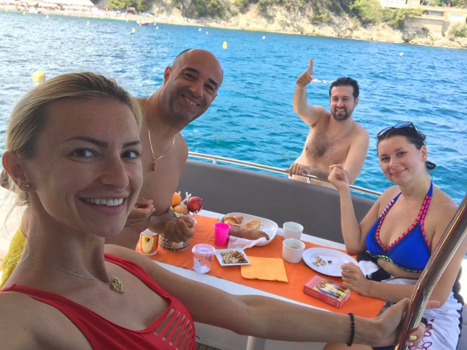 Наталия Кобилкина и Такис Дретакис с приятели в Монако