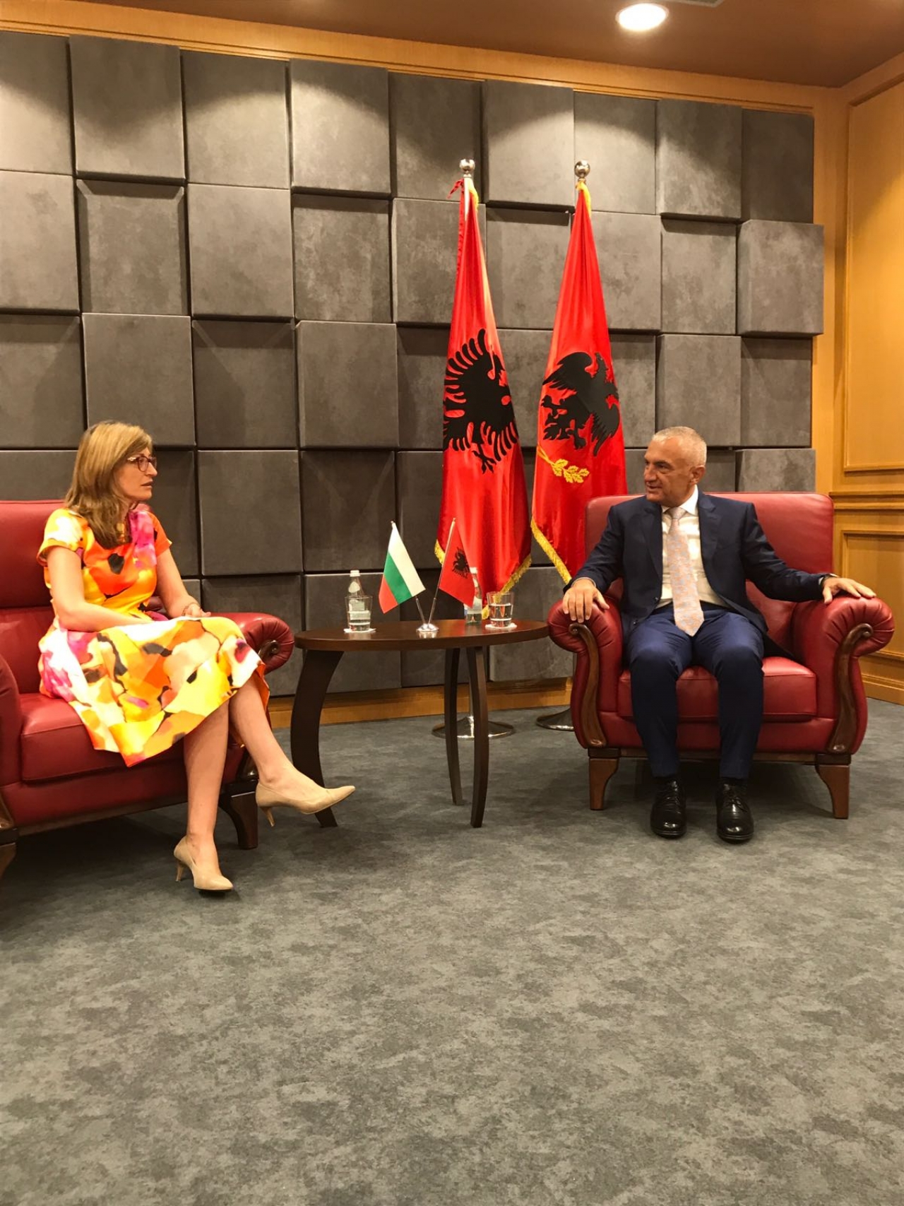 Захариева: Албания да признае българското малцинство