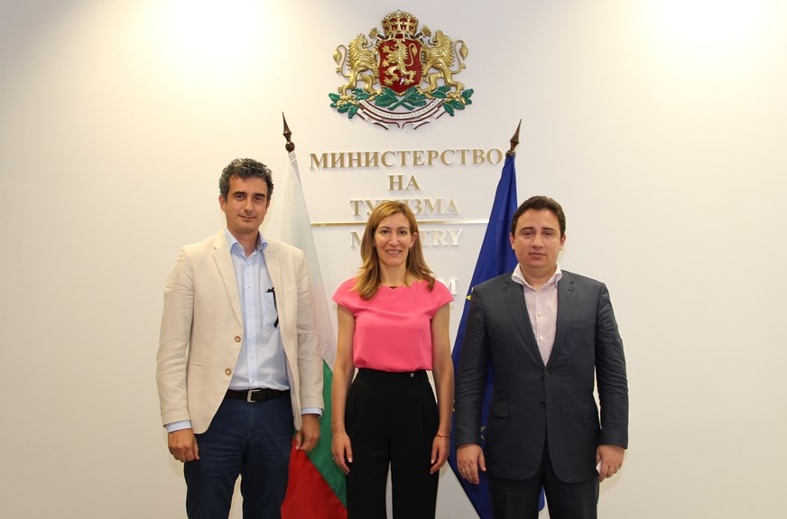Николина Ангелкова се срещна с представителите на TUI за Русия и България