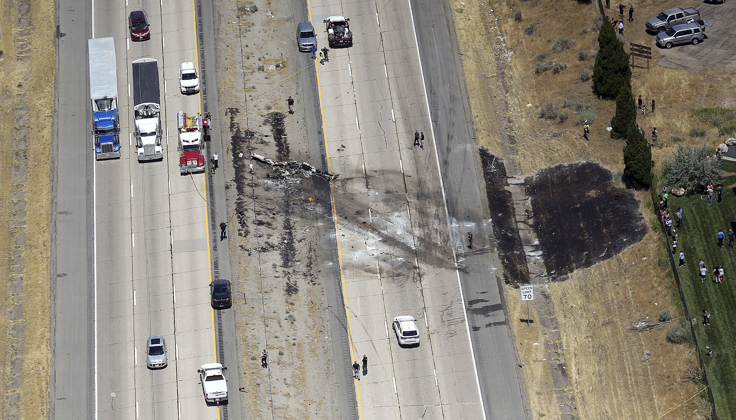 Мястото на магистрала в щата Юта, където се разби малък самолет