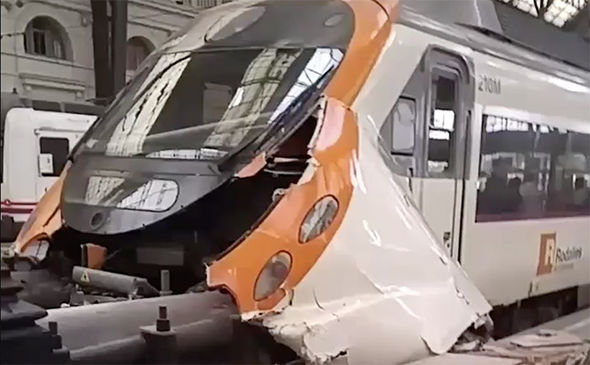 Десетки ранени при влакова катастрофа в Барселона (видео)