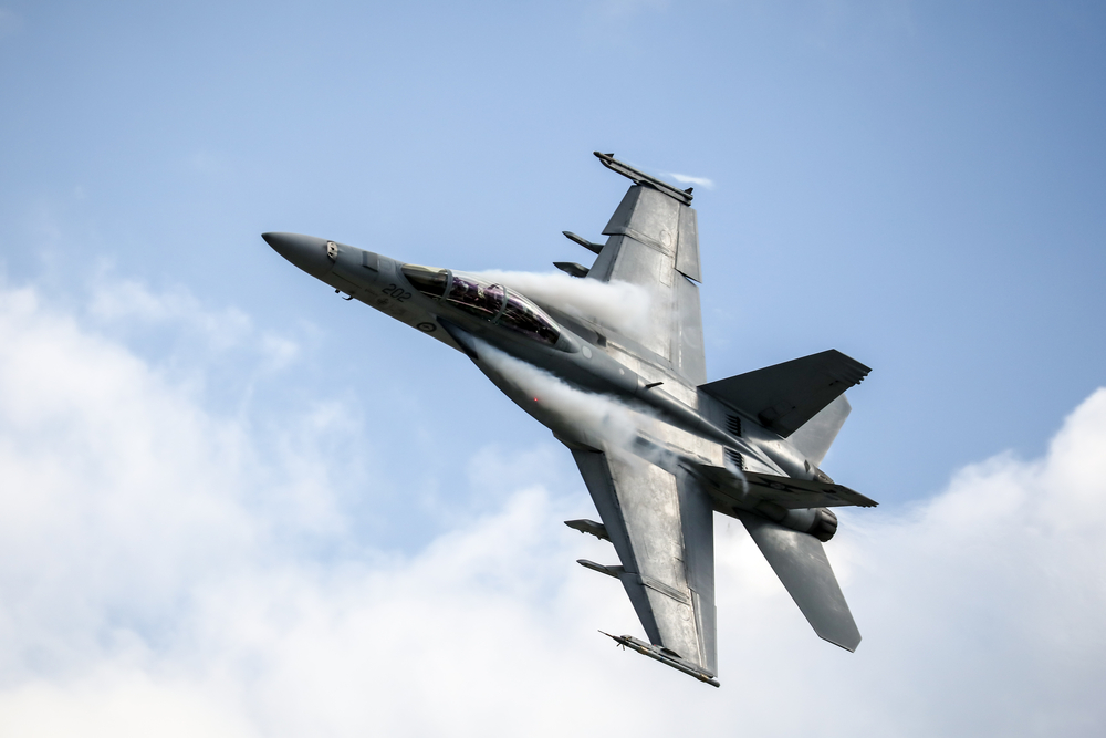 Изтребител Ф-18 наруши движението на полетите в Бахрейн