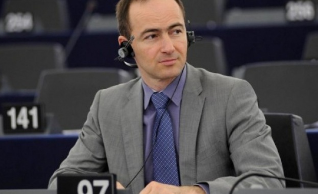 Андрей Ковачев бе сред активните участници в процеса на признаване на българите в Албания