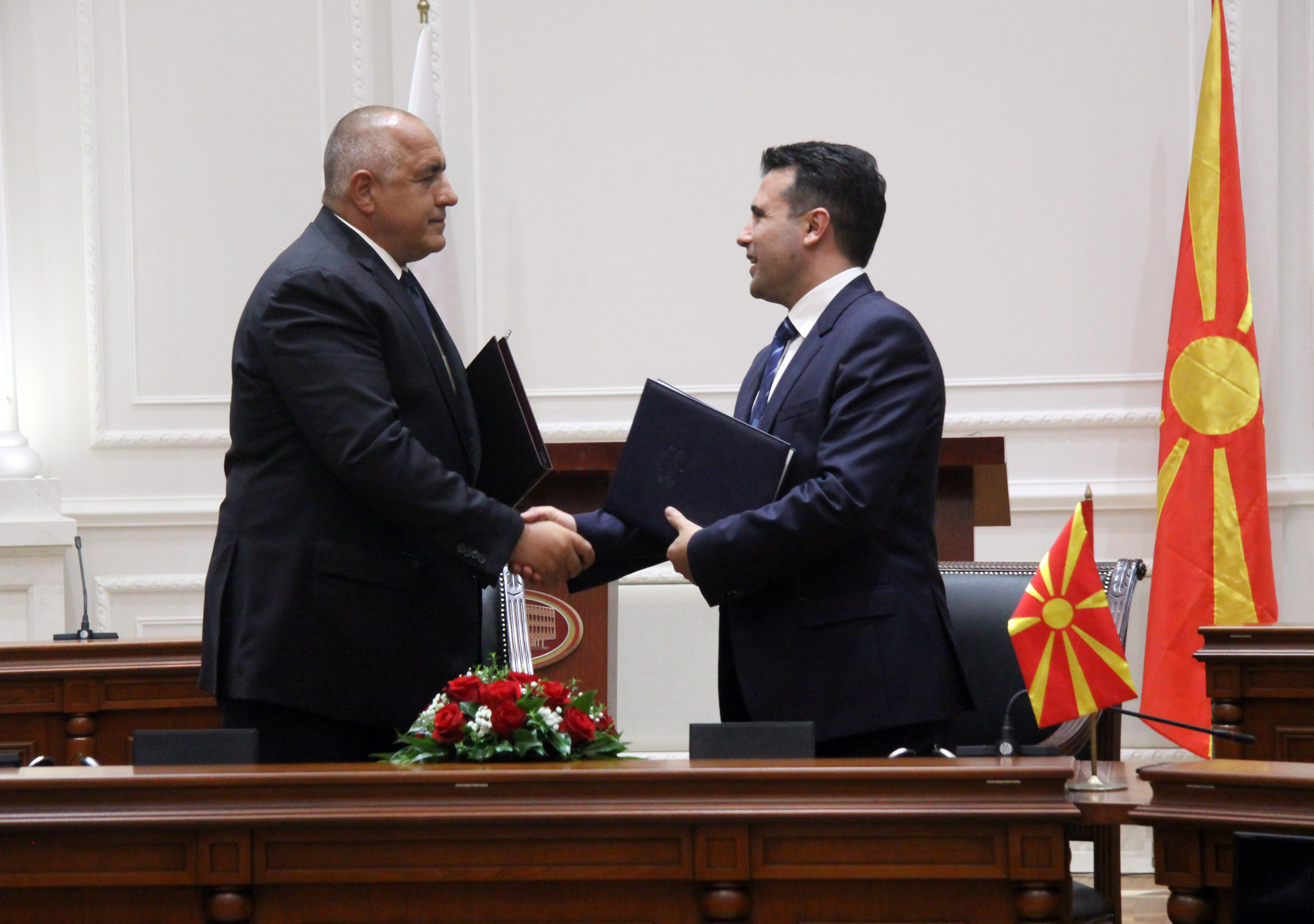 Парламентът ратифицира Договора с Македония
