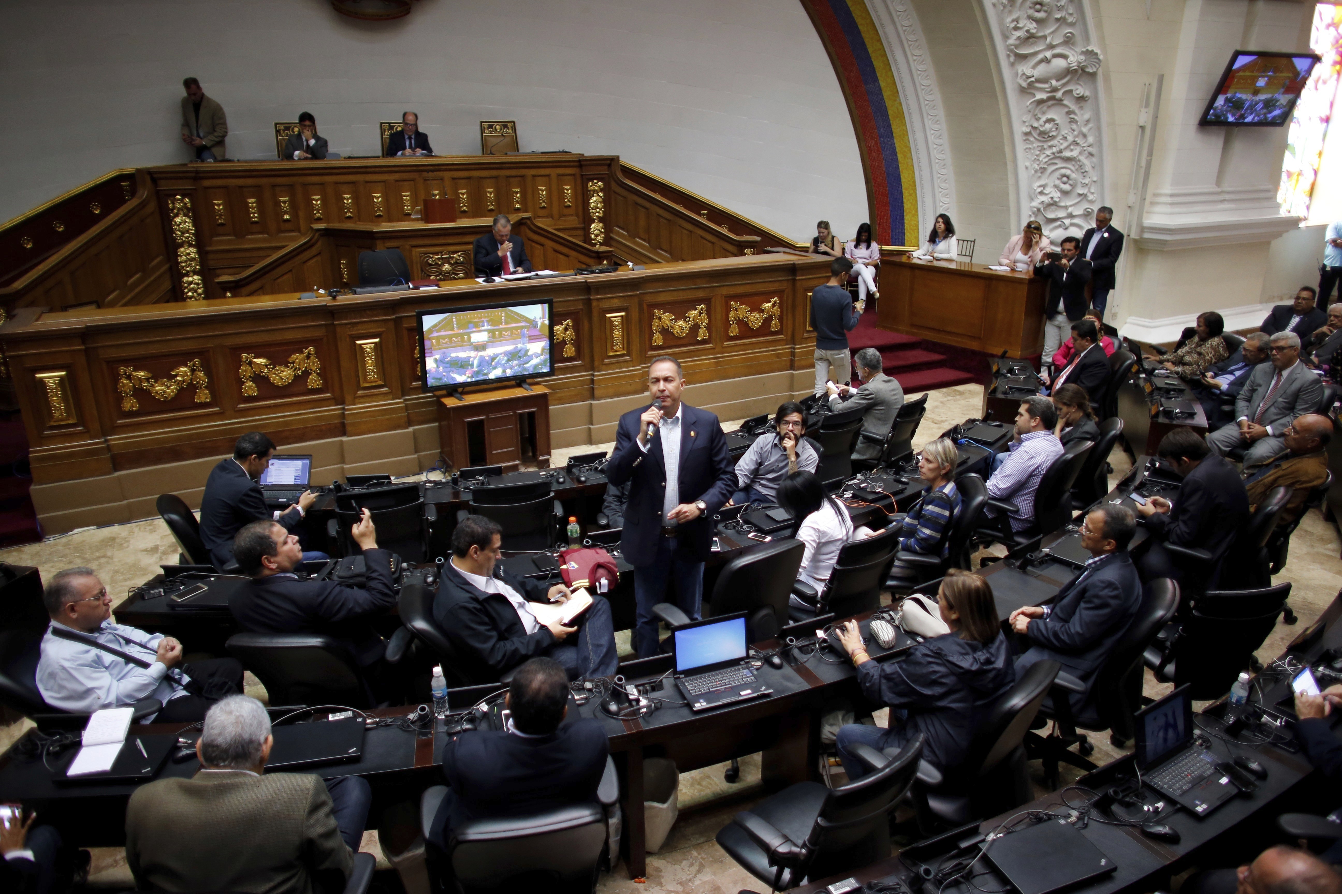 Вчера, 1 август, опозиционни депутати заседаваха в Националното събрание на Венецуела