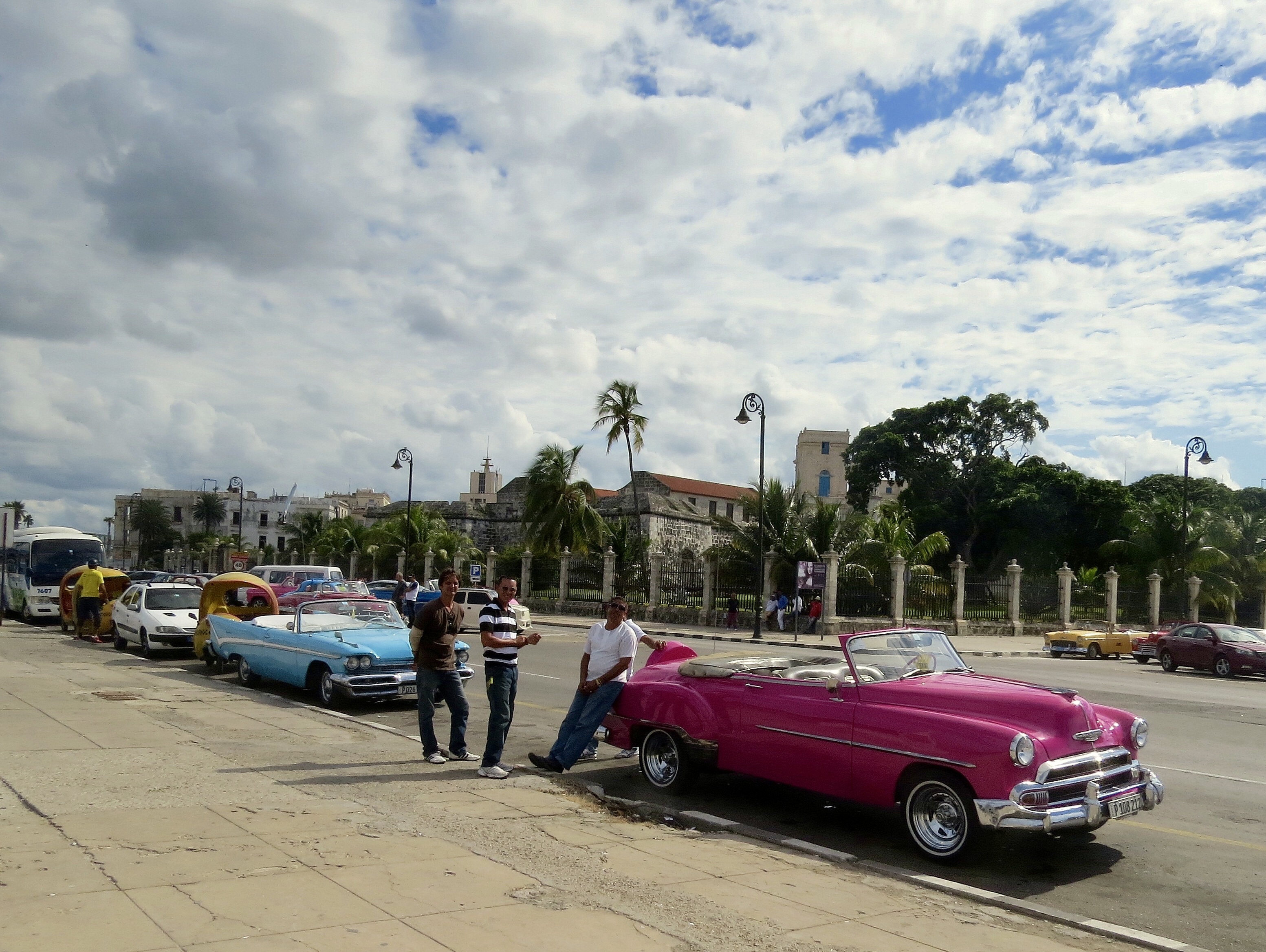САЩ ще изтегли над половината от дипломатите си от Куба