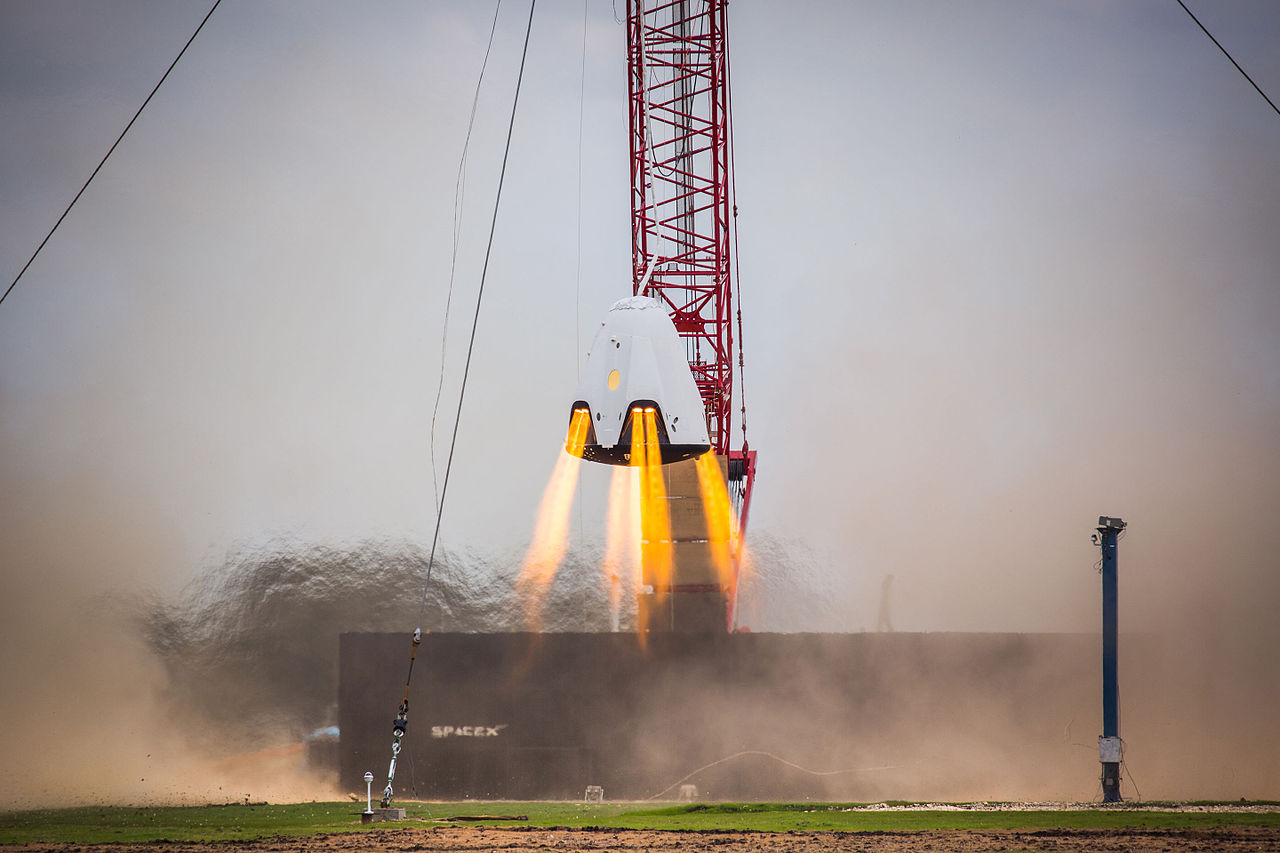 Капсулата Dragon 2 ще умекотява приземяването си с ракетни двигатели