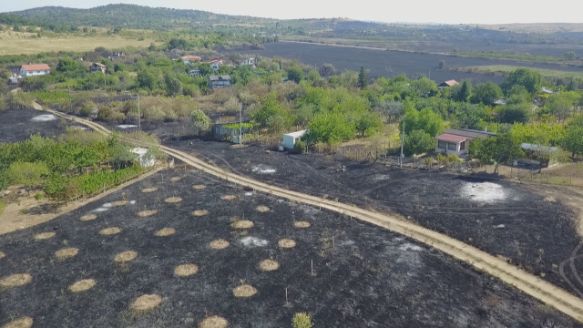 Опожарени терени край вилната зона в бургаското село Изворище