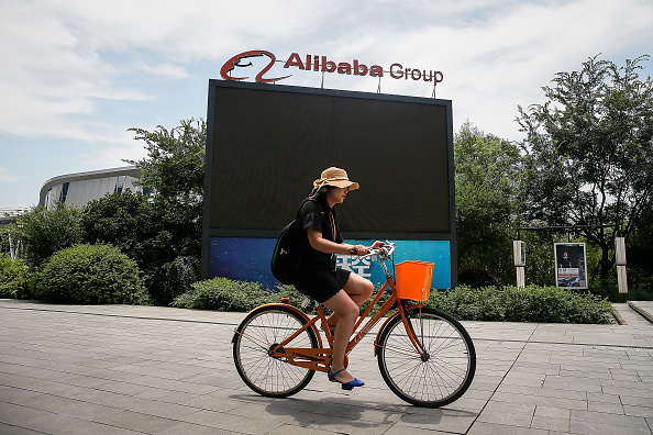 Alibaba продава коли чрез гигантски автомат
