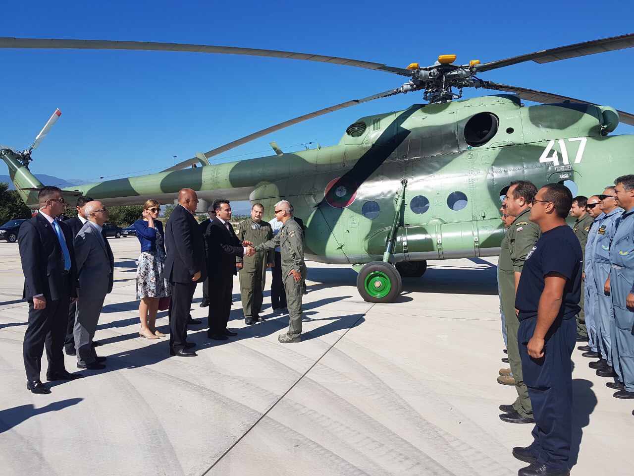 В сряда екипажите на нашия хеликоптер се срещнаха с премиерите на двете страни - Борисов и Заев