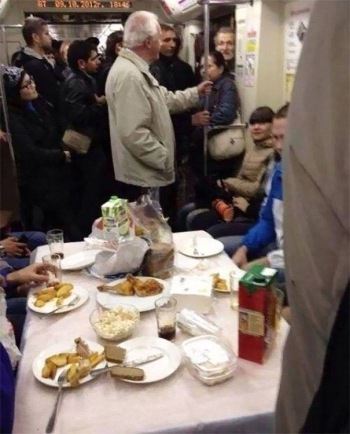 Забавни кадри от метрото