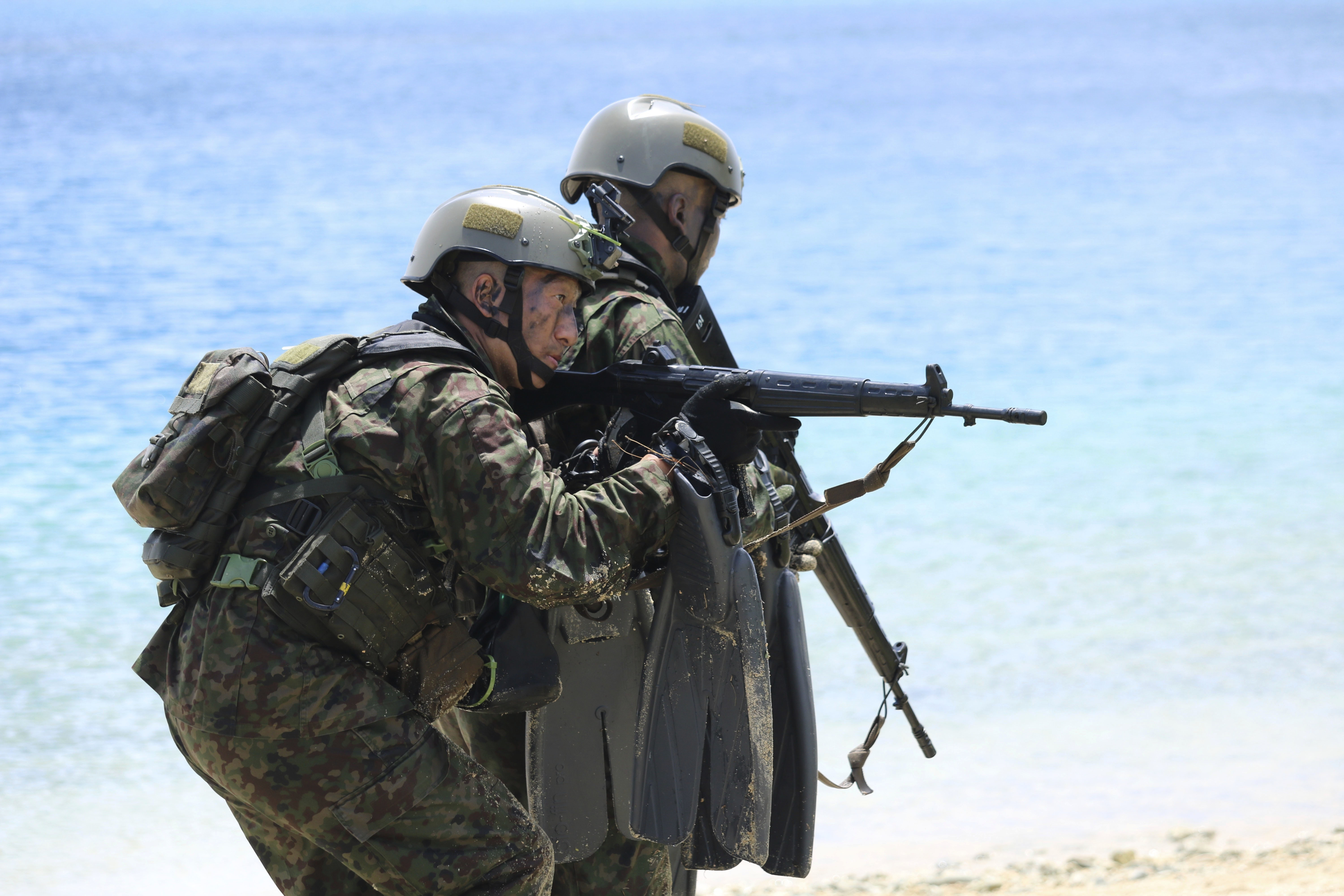 Японски войници по време на учение на остров Гуам, в което участват и военни от САЩ, Великобритания и Франция