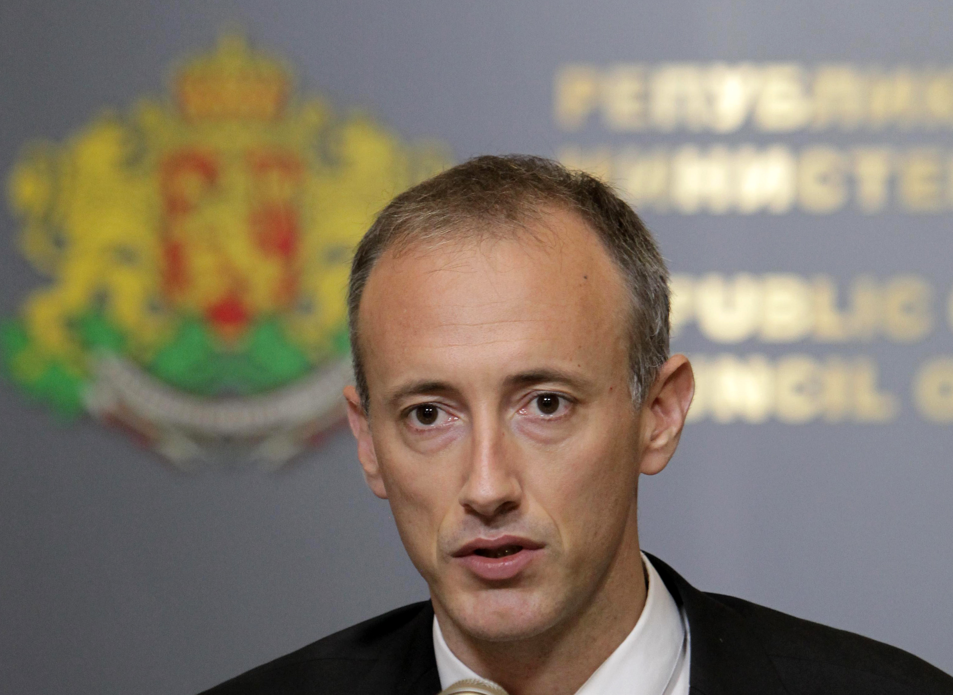 Проблемните ни училища са определен брой, коментира министър Красимир Вълчев