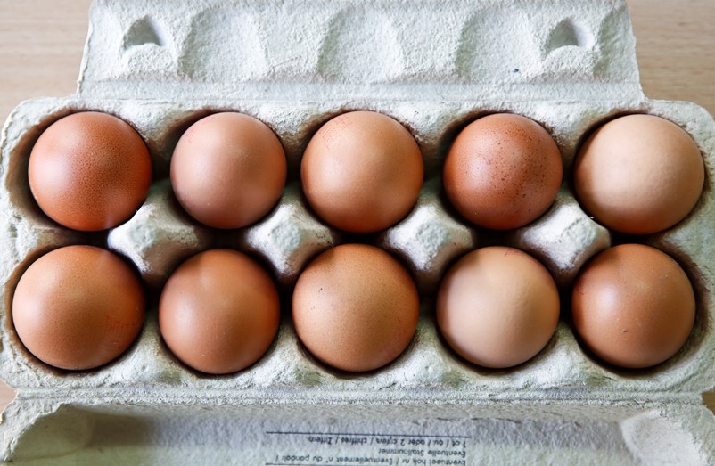 На място във фермите са блокирани 152 000 яйца, а в магазините близо 100 000