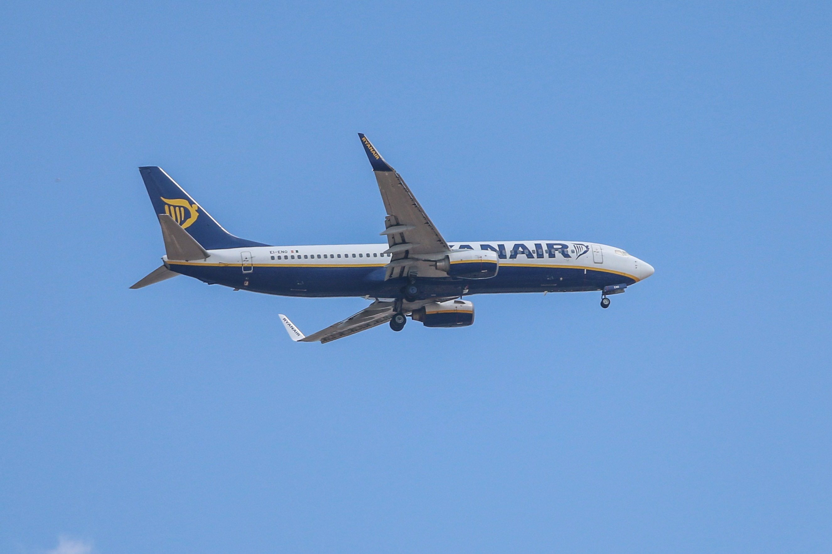 Самолет Boeing 737-800 на авиокомпания Ryanair със 174 души на
