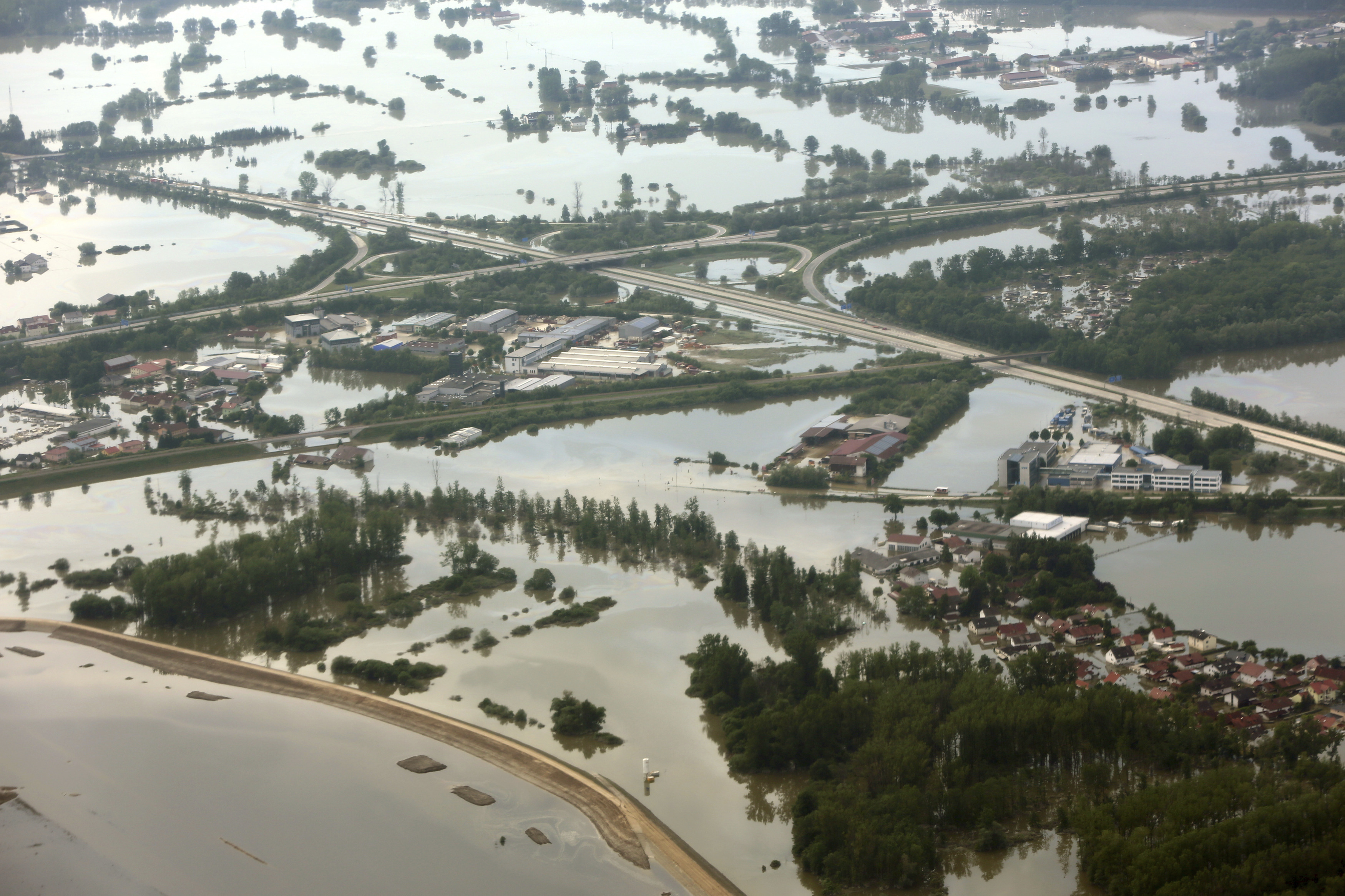 Германският град Дегендорф, потопен от прелялвата Дунав през 2013 г.