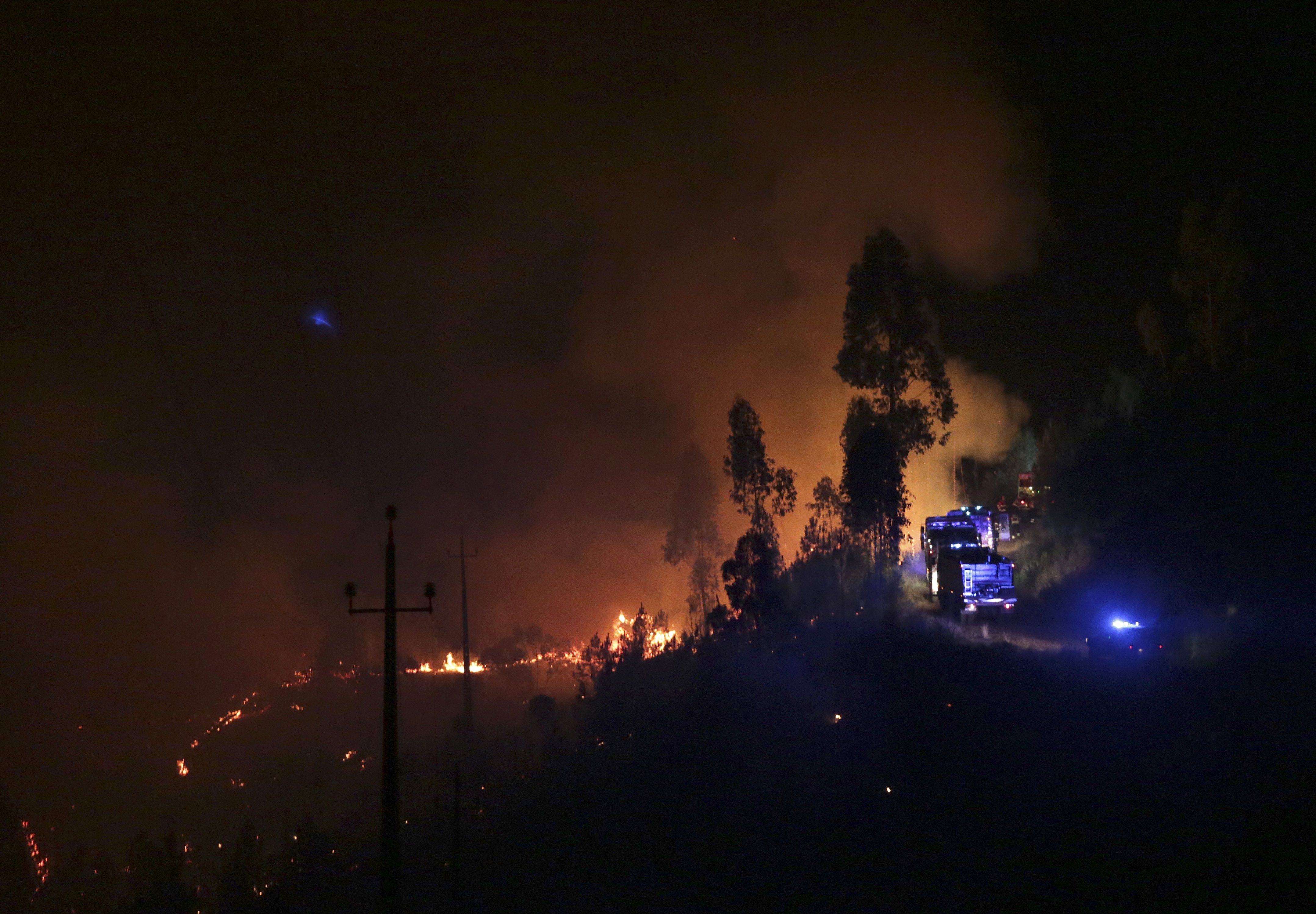 Евакуираха 4 селища в Португалия заради пожари