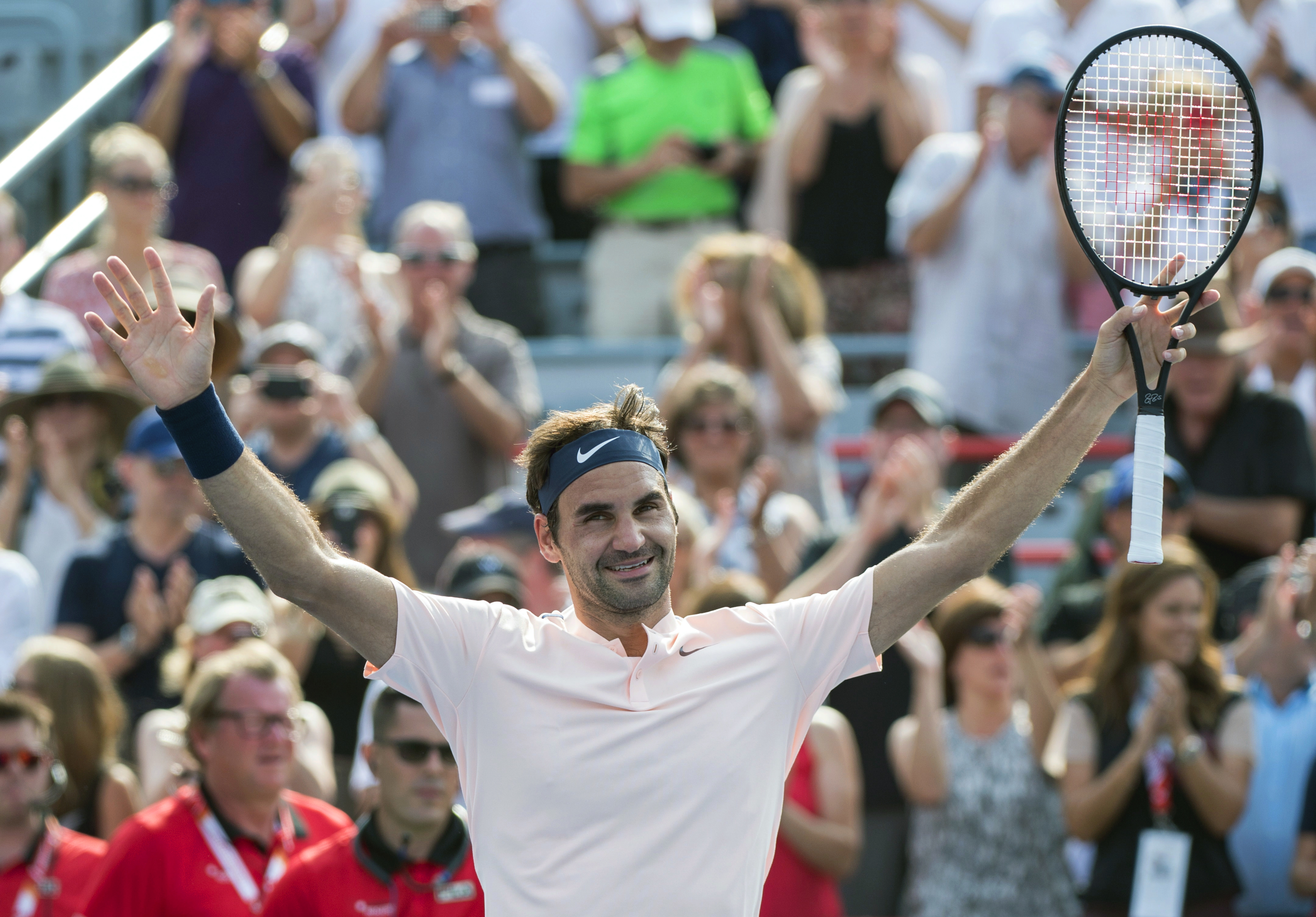 Роджър Федерер е на полуфинал на ”Роджърс Къп” в Монреал