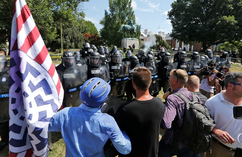 Бели националисти предизвикаха сблъсъци в Шарлотсвил - Вирджиния