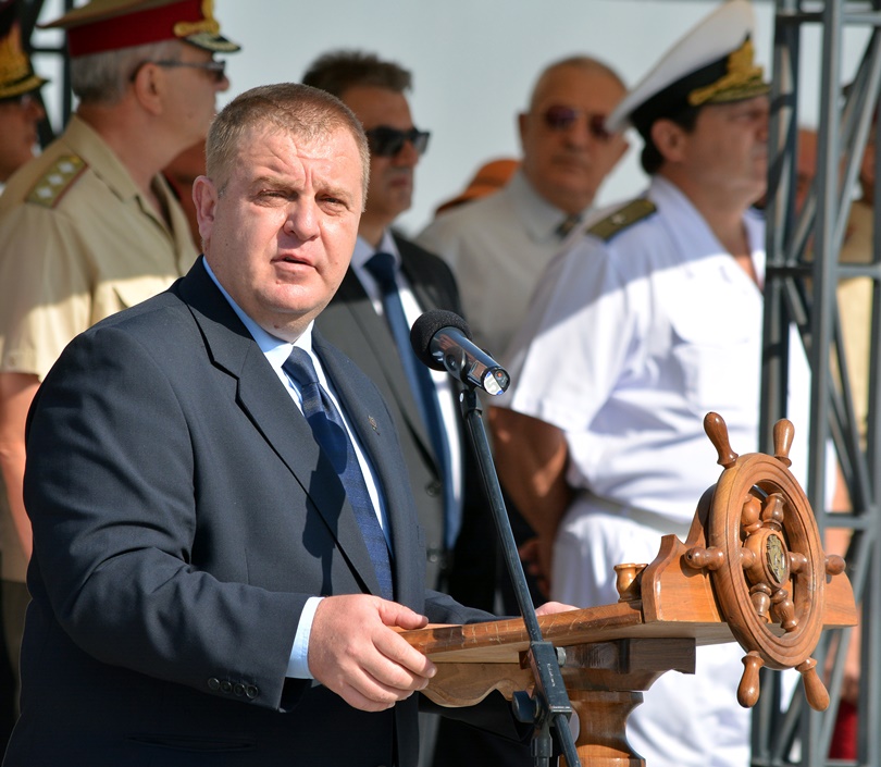 Министърът на отбраната Красимир Каракачанов поздрави моряците от ВМФ
