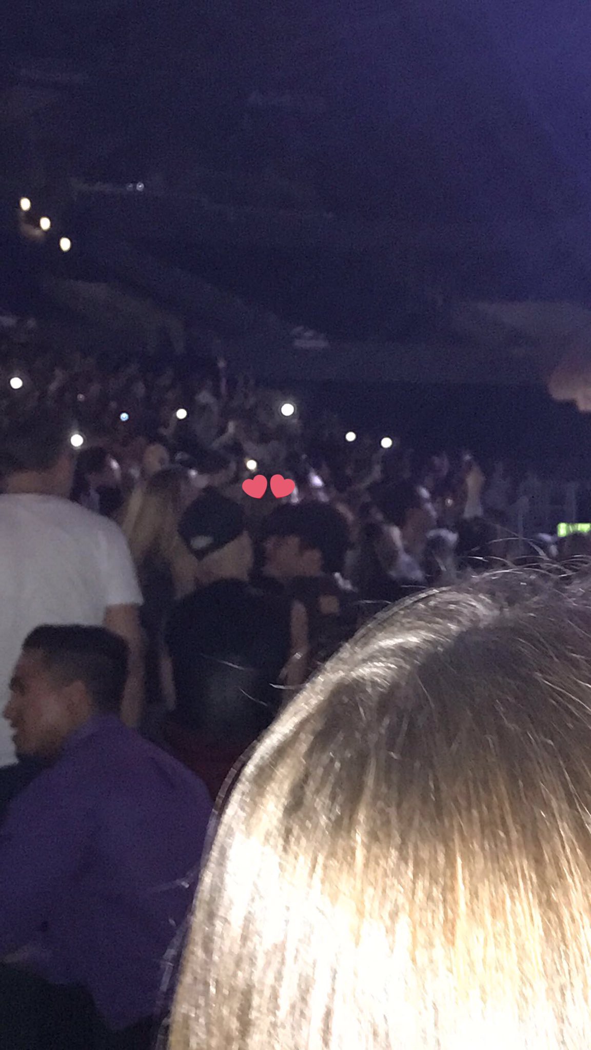 Кейти Пери и Орландо Блум се целуват на концерт на Ед Шийран