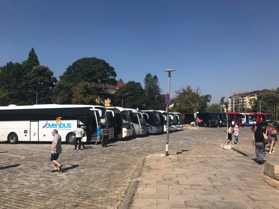 Забраниха паркиране на автобуси пред ”Невски”