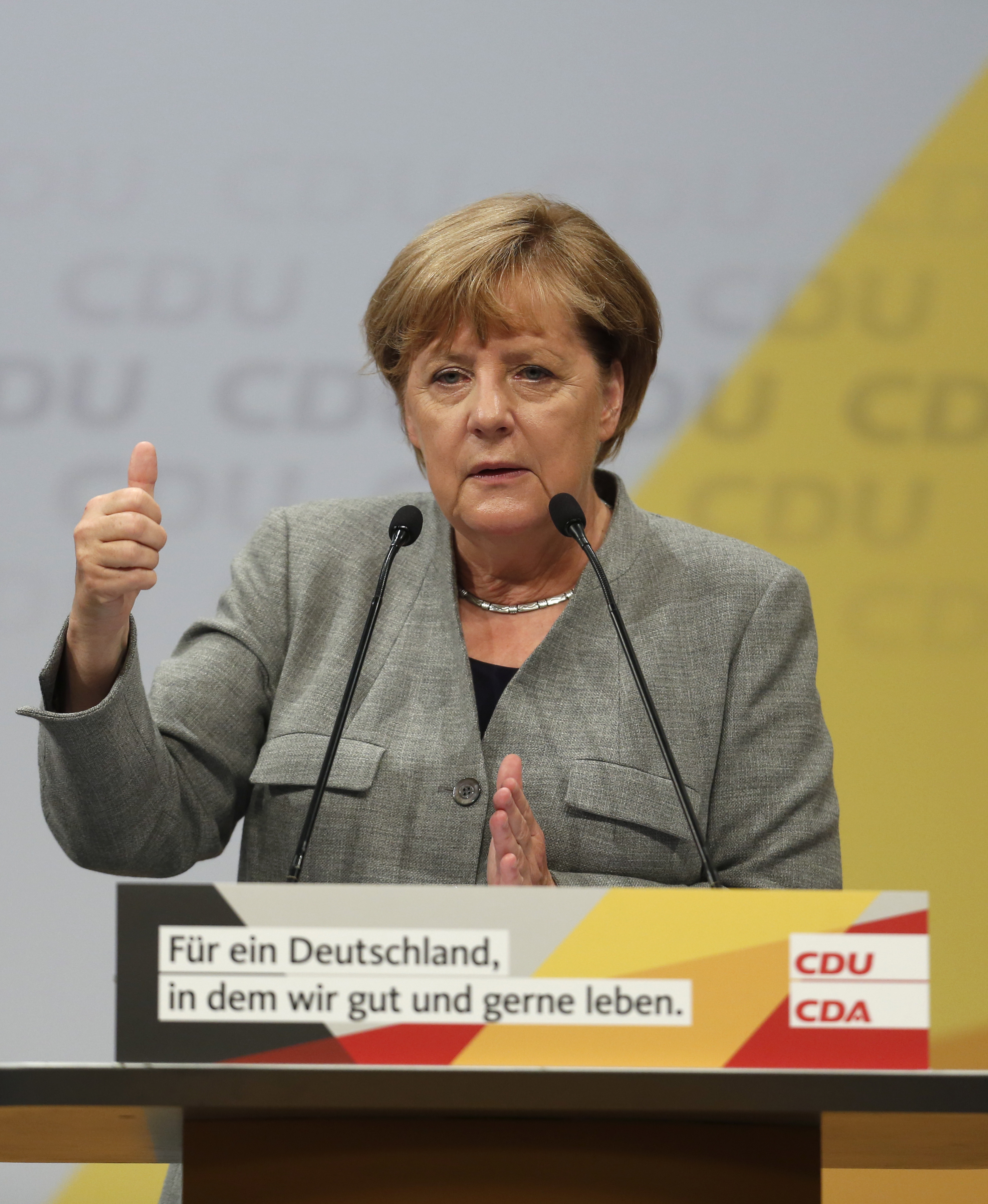 Меркел освиркана на предизборен митинг
