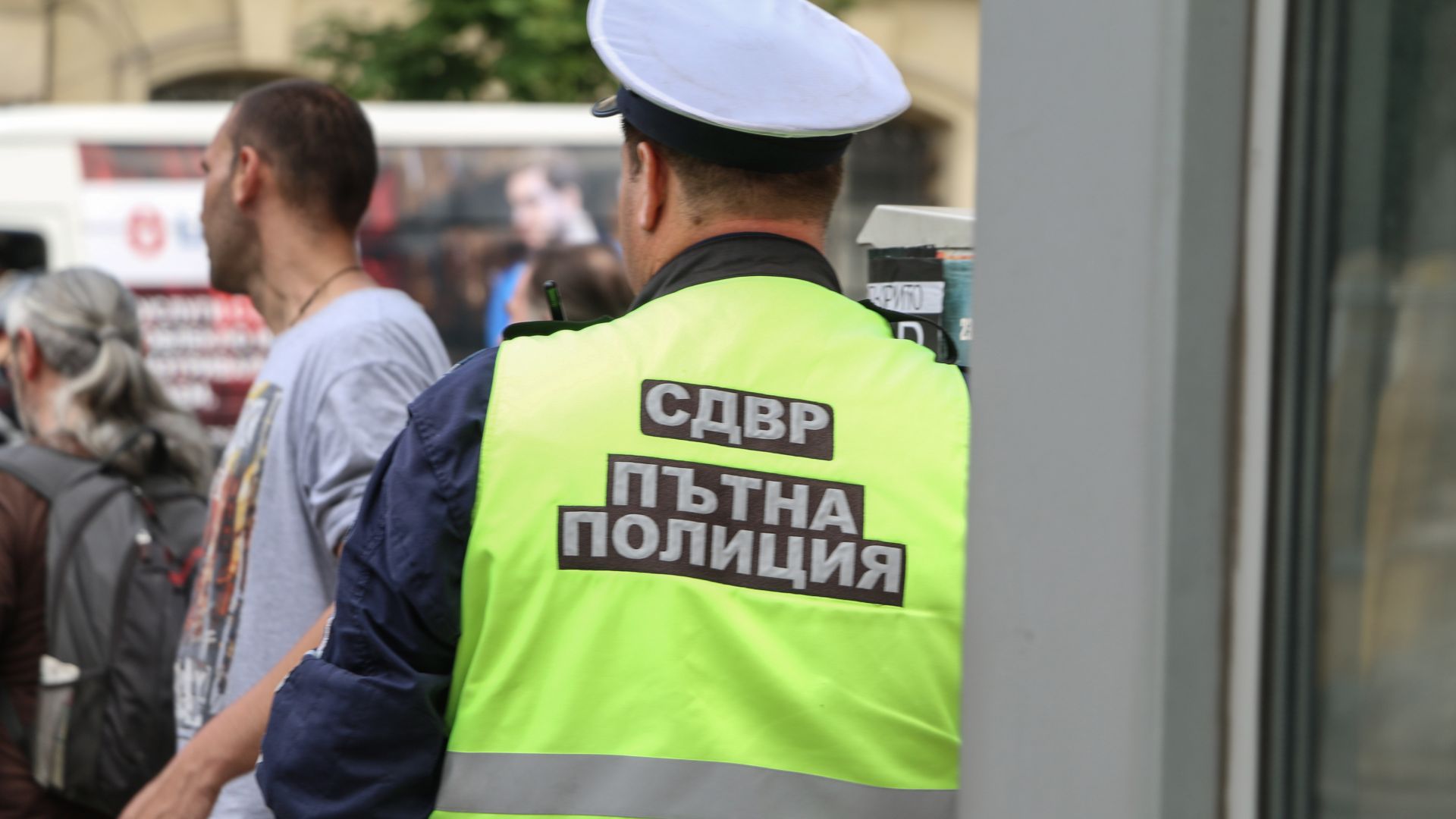 2000 глоба при неправомерно докосване на полицай Това обмислят от