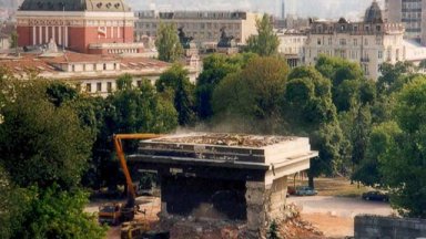 Първите действия по демонтирането на сградата започват на 21 август