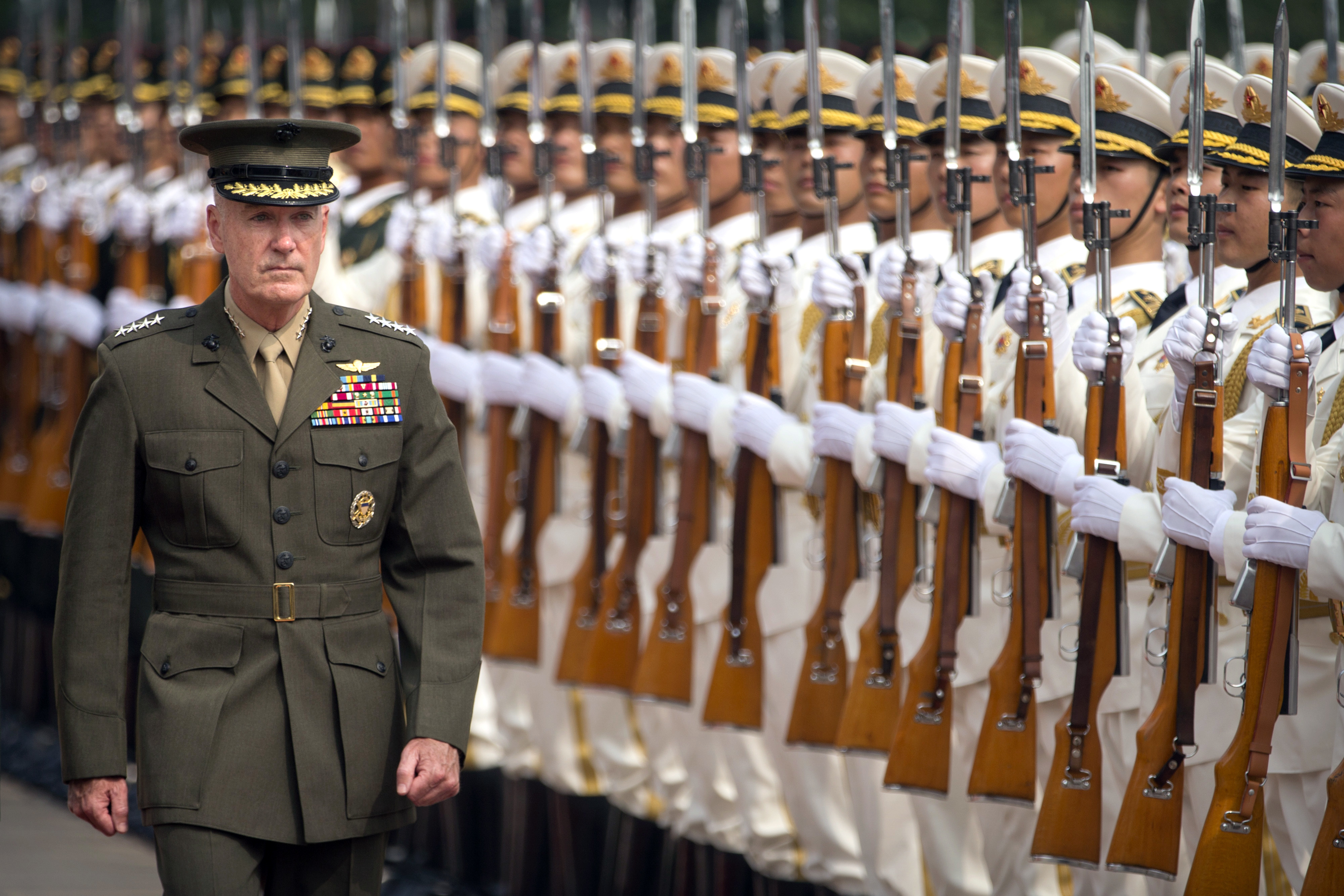 Генерал Джоузеф Дънфорд приема китайския почетен караул