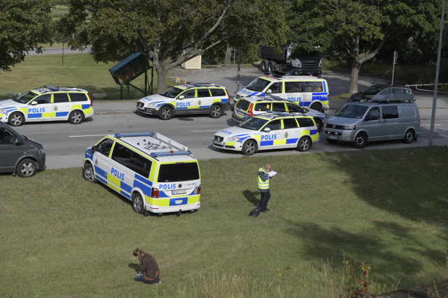 Двама са ранени при стрелба, открита в Стокхолм