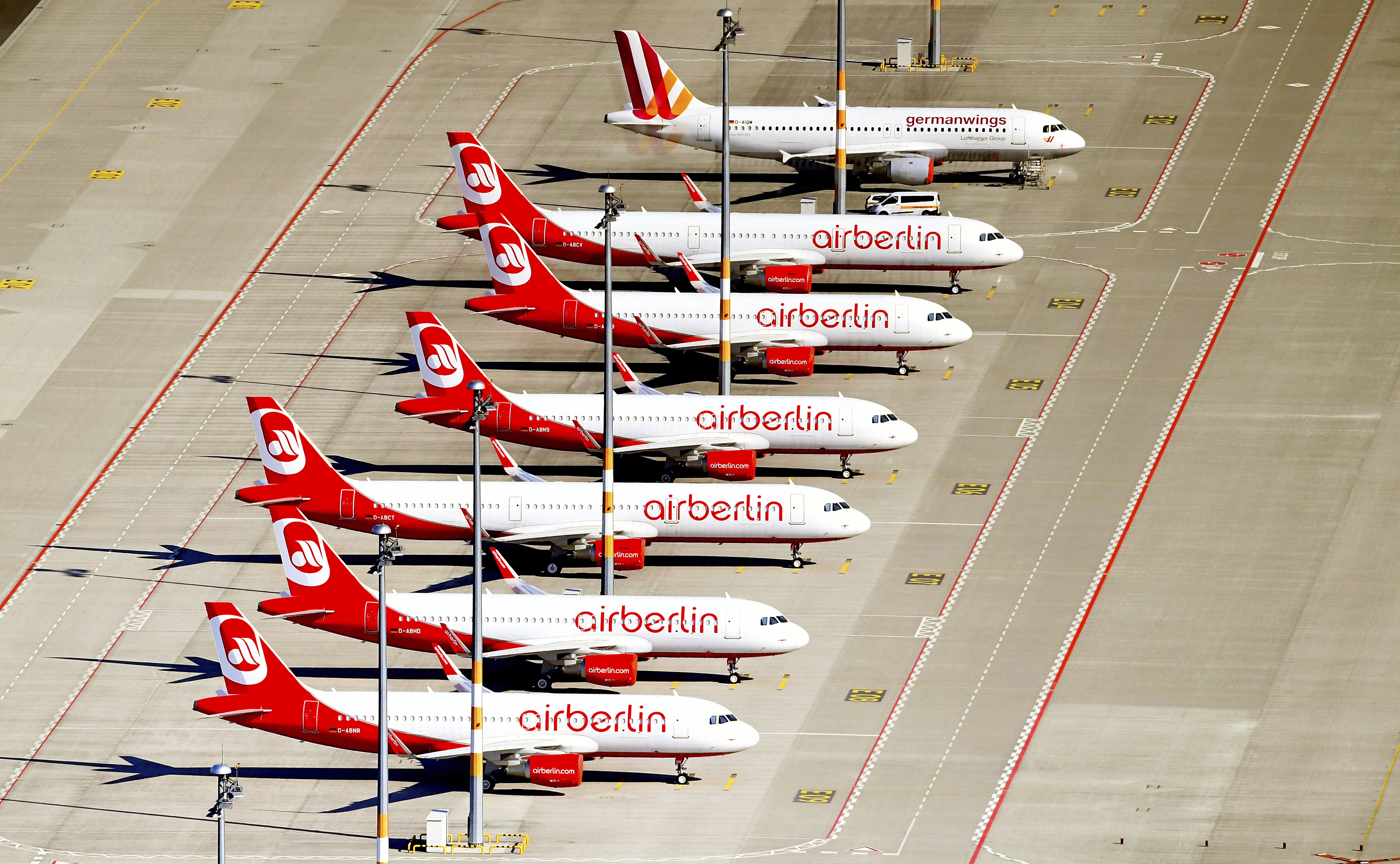 Air Berlin отмени днес 70 полета заради масовите болнични на пилоти