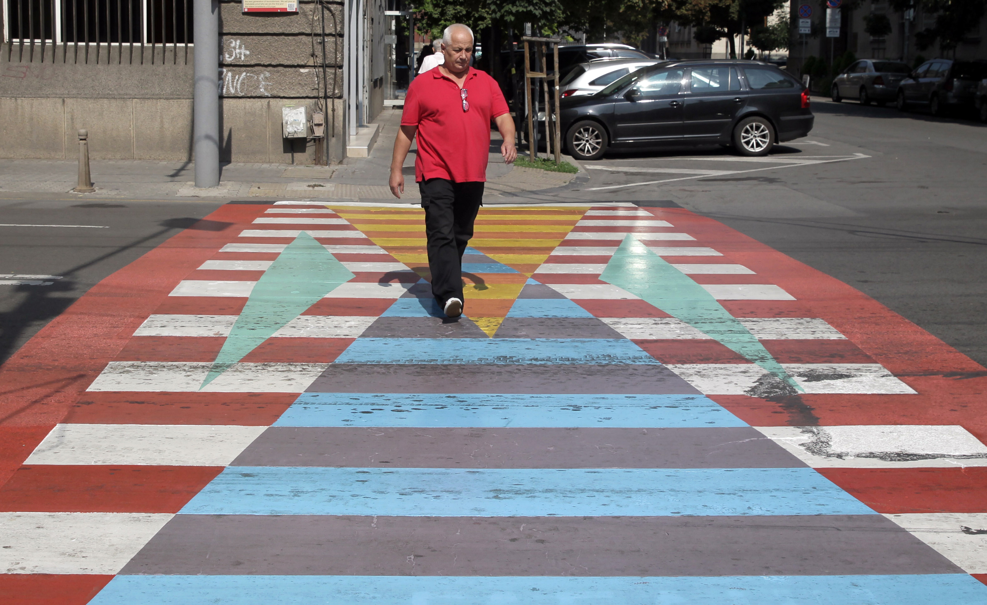 Шарена пешеходна пътека на ул. Раковски в София