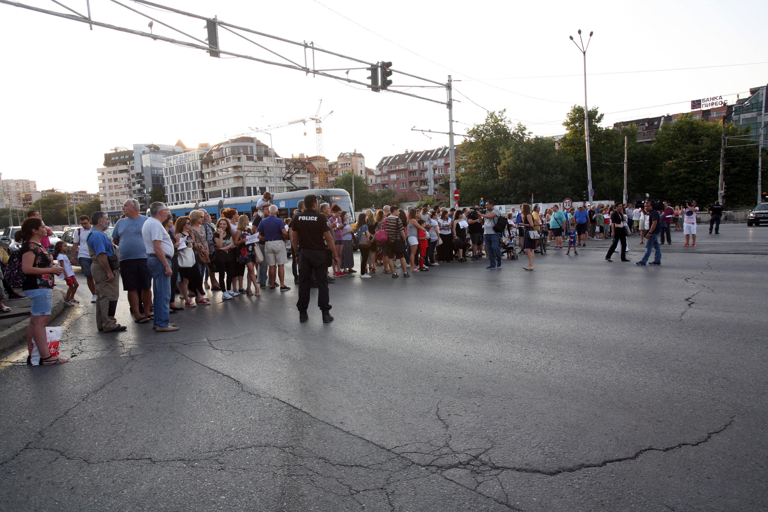 Протестът блокира за кратко бул. ”България”