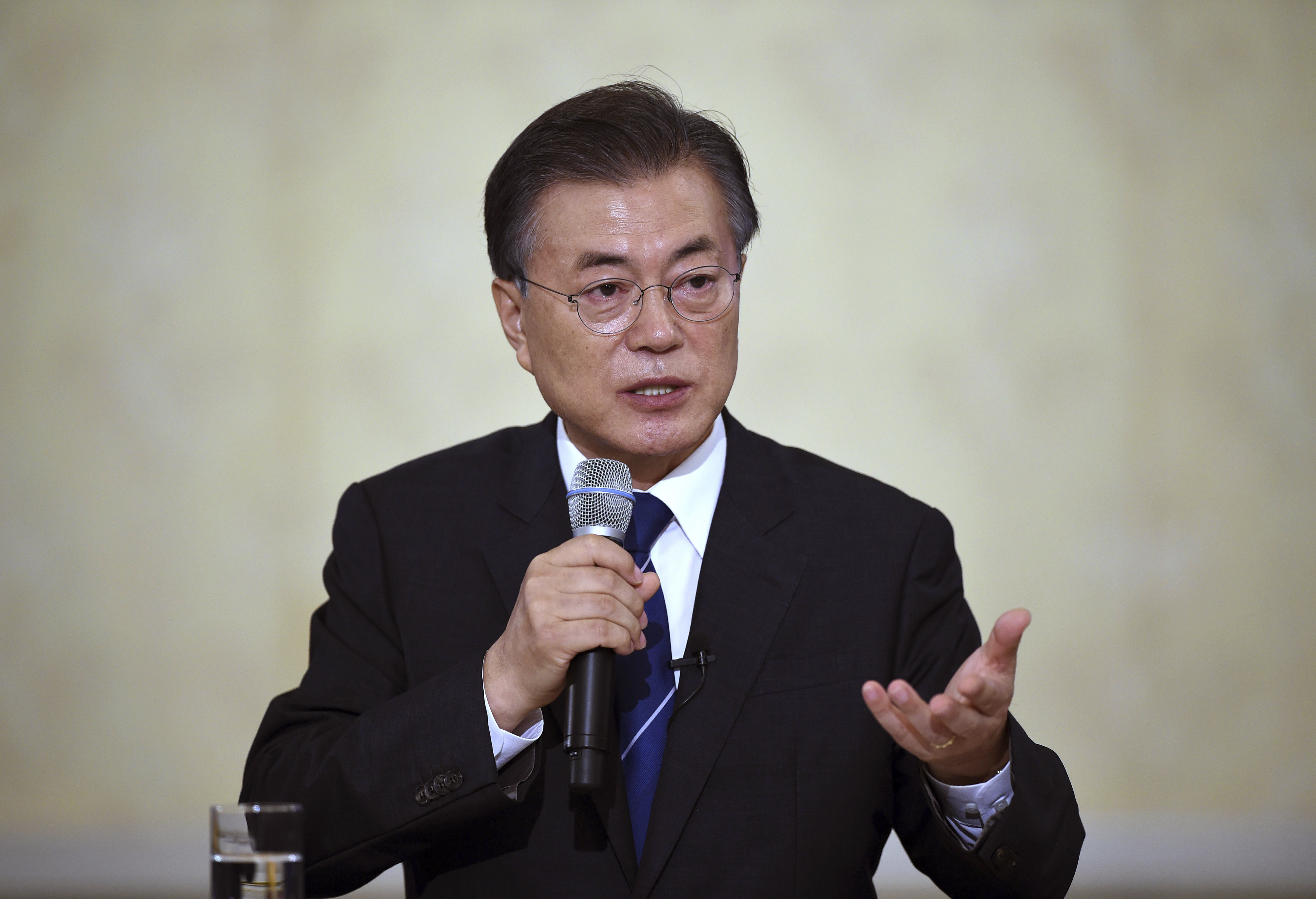 Президентът на Южна Корея Мун Дже-ин смята да изпрати преговарящ на Север