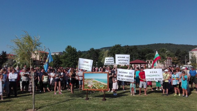 Протест в защита на Морската градина в Обзор
