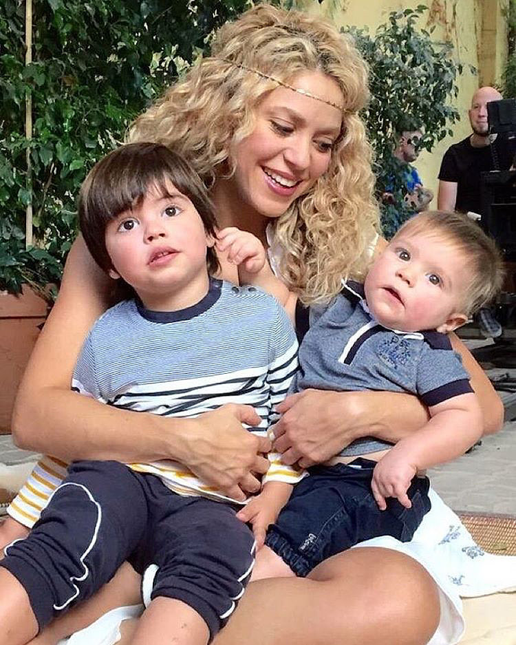 Шакира със синовете си Милан и Саша