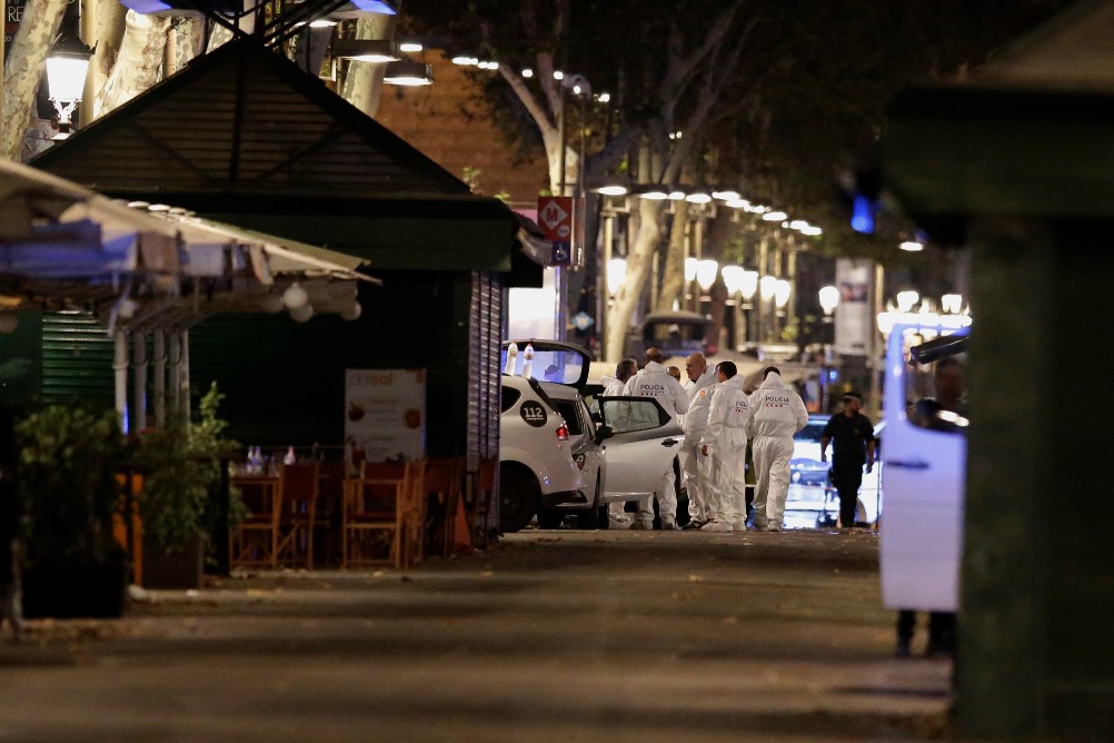 Двама души са арестувани, 12 са убити, а 80 са ранени след атентата в Барселона